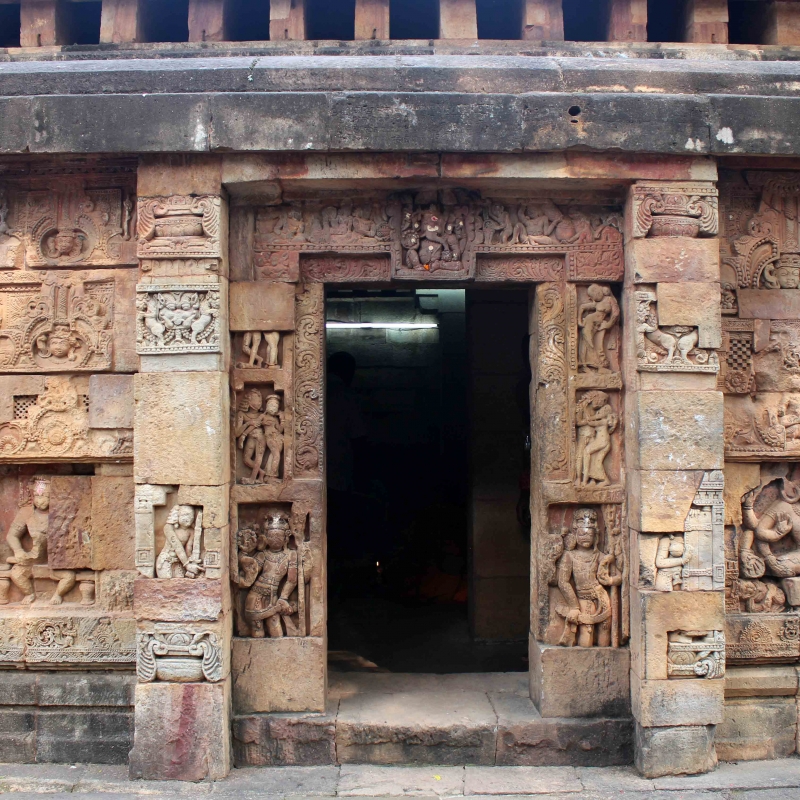 Doorframe with Shaiva dwarpals, floriate designs, mithuna shakha, ghattapallava motif and lalatabimba with Ganesha figure in the centre pointing to the fact that it is a Shaiva temple. 