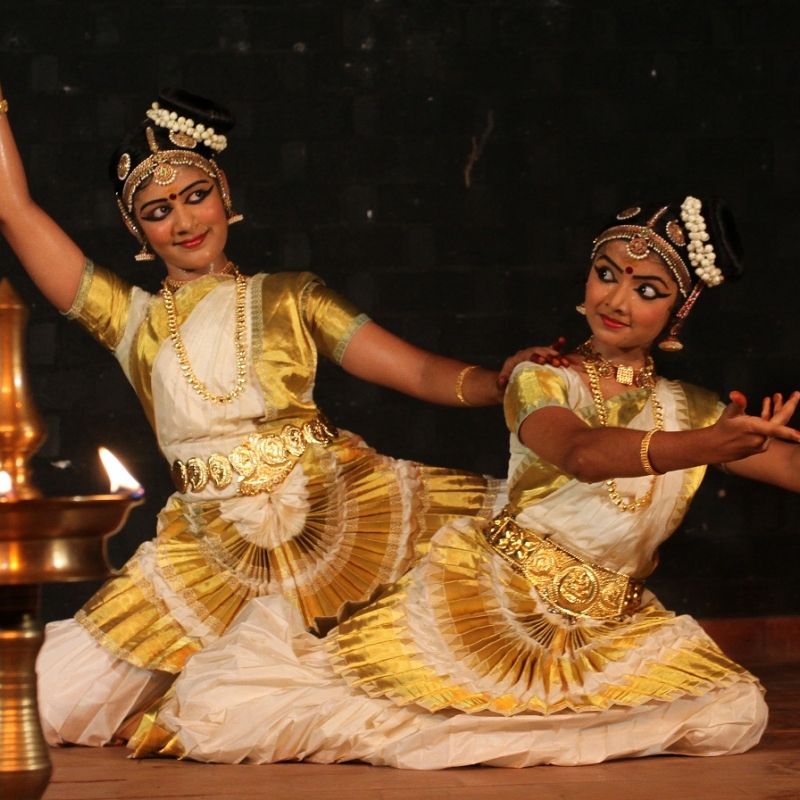 Sandra and Parvati performing Geethagovindam (Gita Govindam) Saptham 