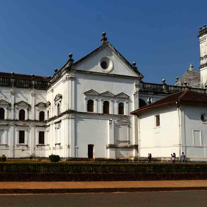 The original designer of the Sé, the biggest church in the empire when it was completed and still the largest in Asia, is unknown, but it was probably completed under the supervision of Julio Simão, the celebrated Chief Engineer of the Estado, who is buried in the nave.