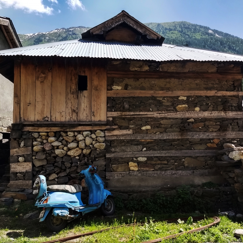 A house in the Bagori village demonstrating composite construction technique used for construction of houses. As shown in the picture, locally available materials like deodar wood and stone are used. In some houses, the fascia is carved with either floral pattern, Tibetan scripts or names of the owners along with the year of construction (Courtesy: Sweta Kandari)