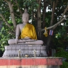 बिहार में पूर्वी चम्पारण ज़िला के केसरिया गाँव स्थित ‘थाई बुद्धिस्ट टेम्पल’। यह मंदिर ऐतिहासिक केसरिया बौद्ध स्तूप के क़रीब ही स्थित है। (फोटो: अफ़रोज़ आलम साहिल, 13 अक्टूबर 2019)